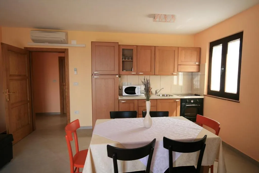 Villa Egida Capris Lovrečica 公寓